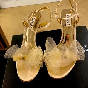 Badgley Mischka Janie Bow heel in nude Satin size 7.5